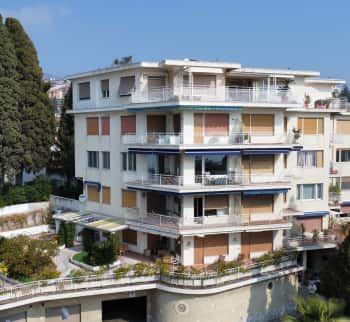 Pięciopokojowe mieszkanie w San Remo